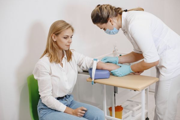 como se diagnostica SOMP Análisis de sangre uno de los estudios médicos necesarios para el diagnóstico de SOMP