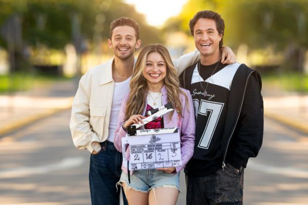 Los tres protagonistas principales de la serie Soy Luna en 2026 marcando el regreso de la serie este año.