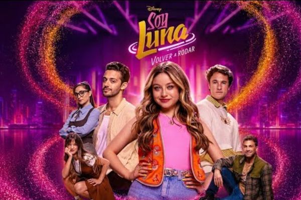 Cartel promocional de la nueva temporada de la serie. Soy Luna. Volver a Rodar